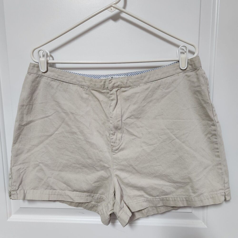 Tommy Hilfiger Women’s Size 16 Tan Khaki Flat Front Chino Shorts Casual Preppy